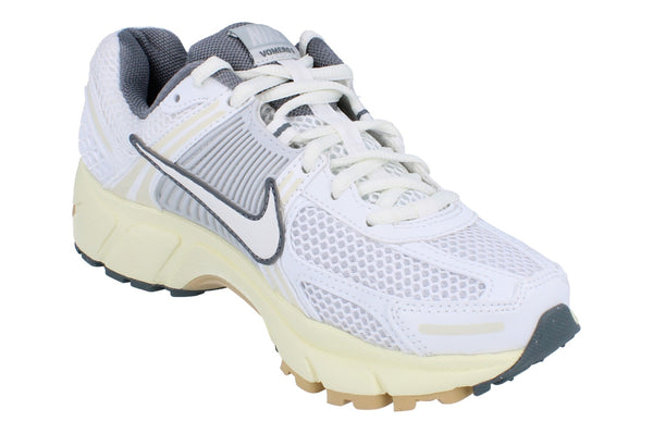 Nike Zoom Vomero 5 Womens Fj2028  101 - Summit White 101 - Photo 0 Nike Zoom Vomero 5 Womens Fj2028  101 - Summit White 101 - Photo 0