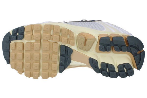 Nike Zoom Vomero 5 Womens Fj2028  101 - Summit White 101 - Photo 0 Nike Zoom Vomero 5 Womens Fj2028  101 - Summit White 101 - Photo 0