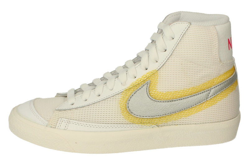 Nike Blazer Mid VNTG 77 Womens Trainers CZ8105 100