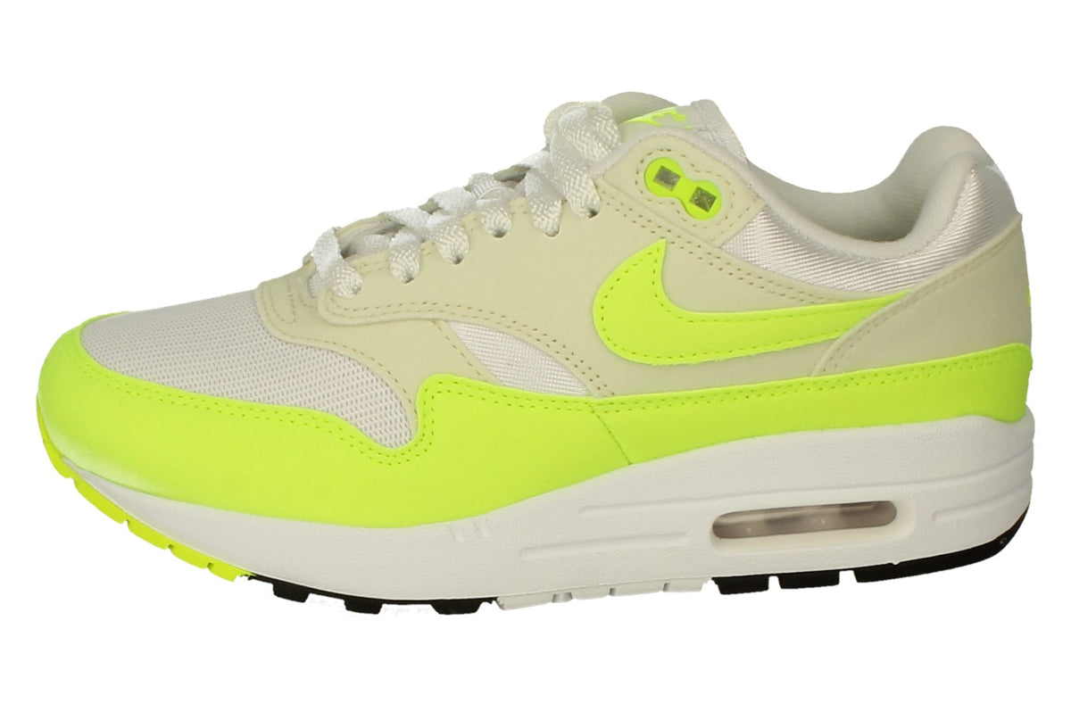 Nike Womens Air Max 1 Trainers DZ2628 100