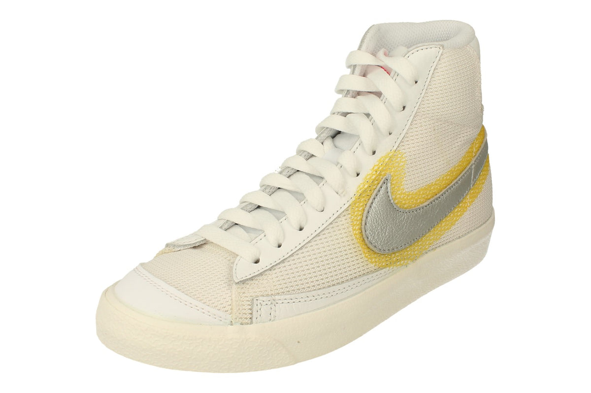 Nike Blazer Mid VNTG 77 Womens Trainers CZ8105 100