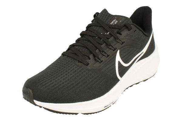 A front angle of the Nike Pegasus 39s. Here you can see the Nike Air Zoom Units along the front.