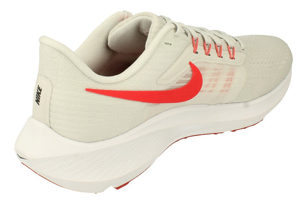 Nike Air Zoom Pegasus 39s from the front right angle. Here you can see the red Nike Air Zoom Unites along the front of the shoe. 